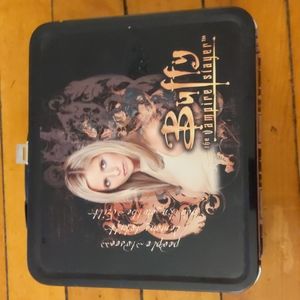 Buffy the Vampire Slayer lunch box 10 with trading cards